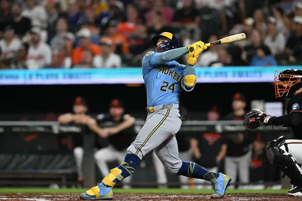 Cerveceros implantan récord de la franquicia con su victoria 98 y completan barrida sobre Orioles