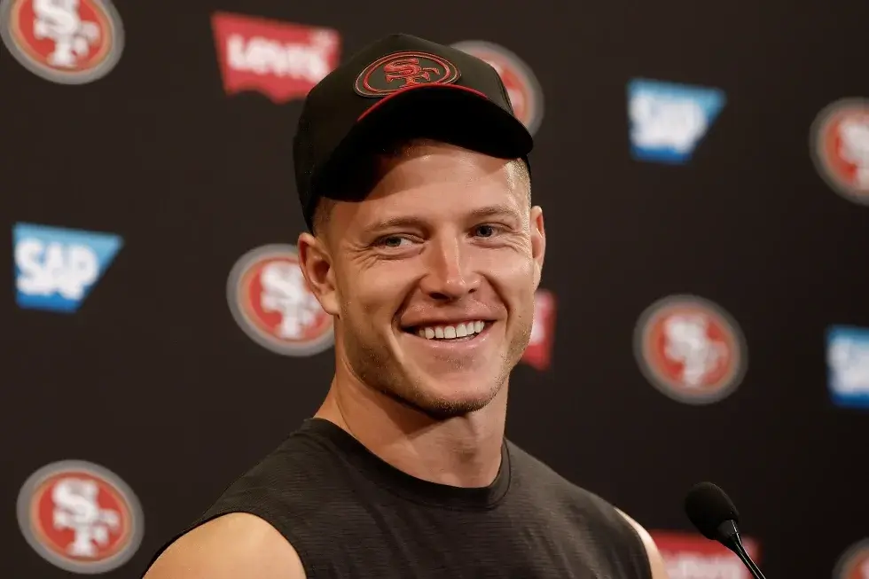 Christian McCaffrey se une a un grupo de élite con su touchdown 100 de carrera