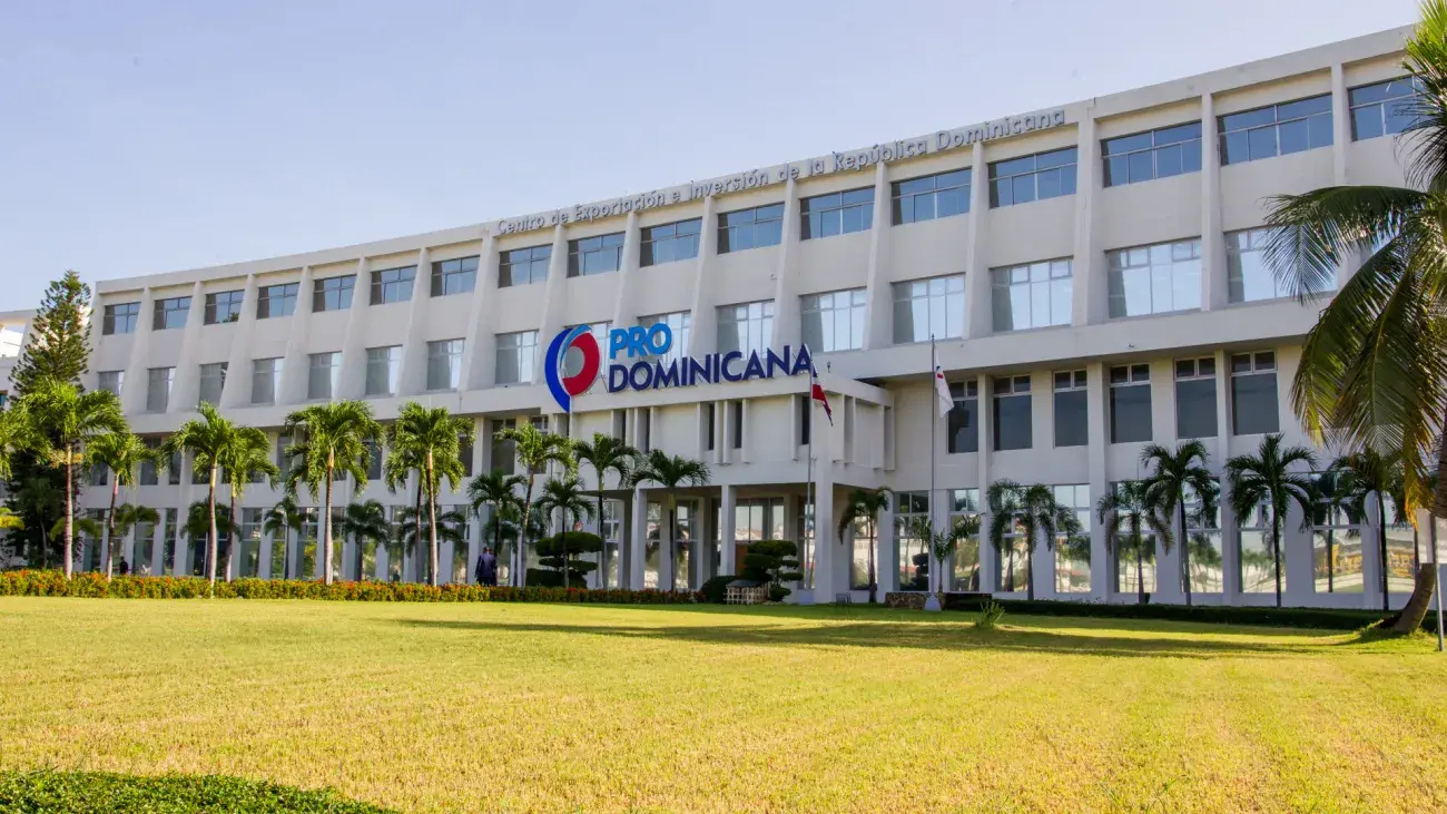 ProDominicana recibe premio internacional por su contribución al crecimiento económico sostenible del Caribe