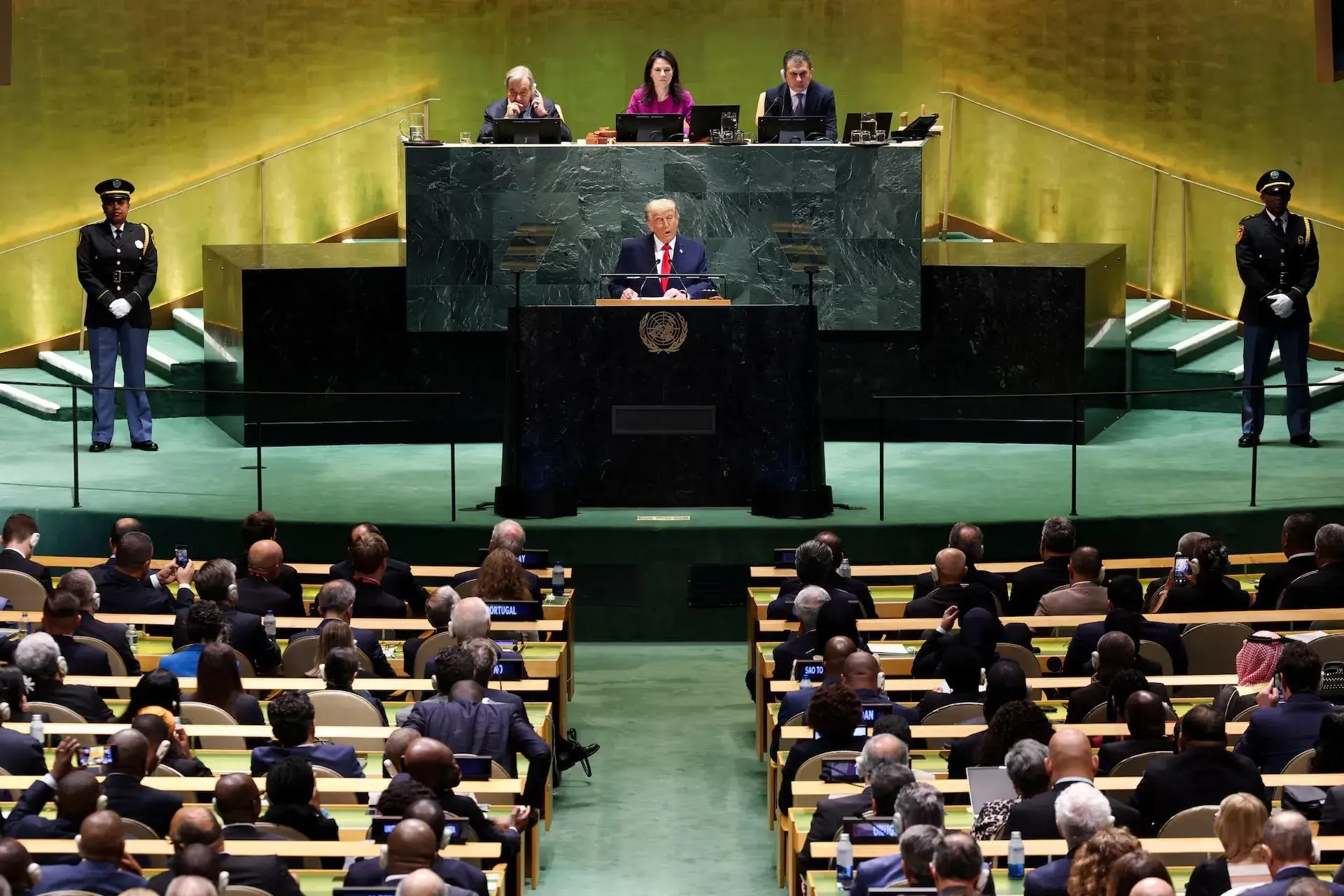 Trump amenaza con utilizar el poder militar de Estados Unidos para proteger sus intereses en América Latina