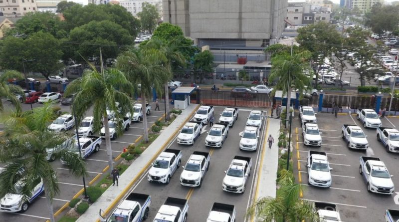 Gobierno presenta las primeras 339 unidades policiales equipadas con car kits (Cámaras)