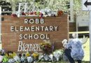  Las familias y los seres queridos se apoyan mutuamente para hacer frente al tiroteo en la escuela de Texas.