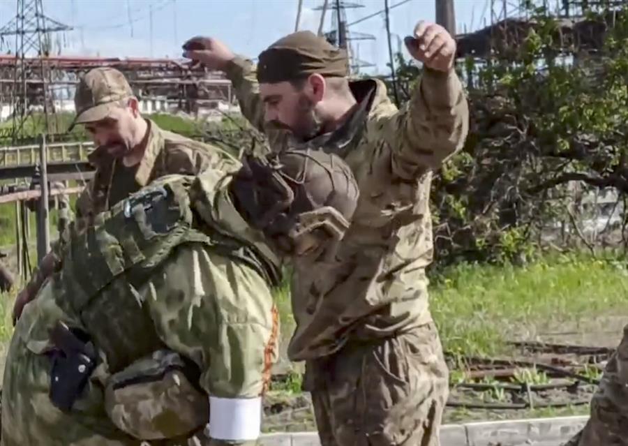 Rusia anuncia la completa rendición de la acería Azovstal en Ucrania