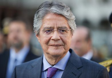 El presidente de Ecuador viaja a Houston para someterse a un chequeo quirúrgico