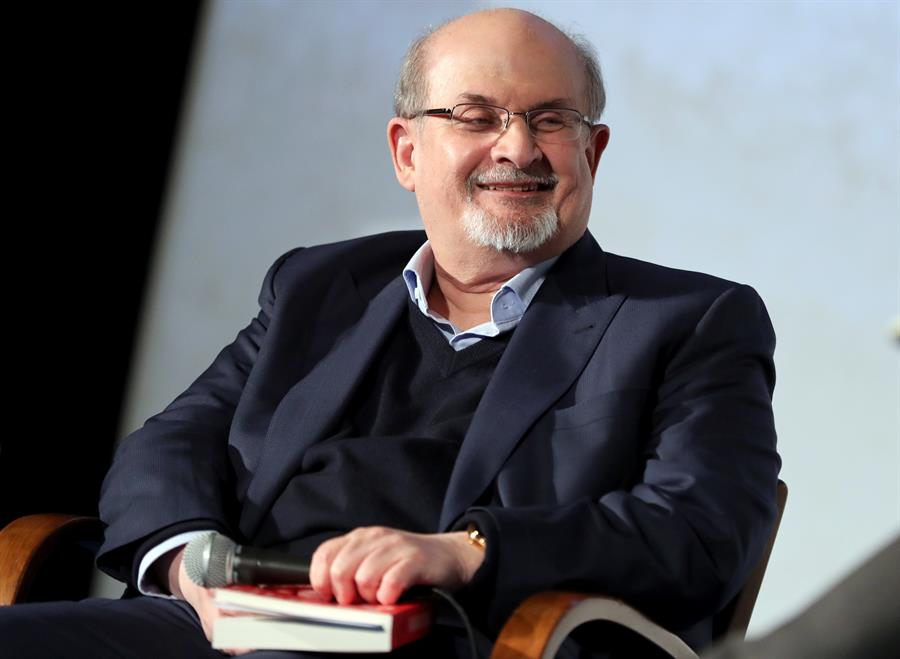 «Los versos satánicos», entre los libros más vendidos tras el ataque a Rushdie