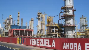Venezuela detiene los envíos de petróleo a Europa y exige canjes por combustible